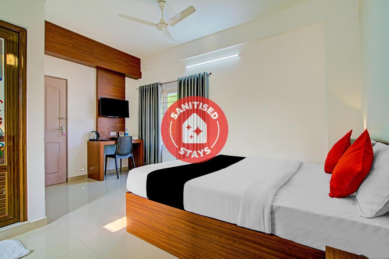 Vaccinated Staff- Capital O 74715 Phoenix Holidays Hotel Kochi Exterior foto