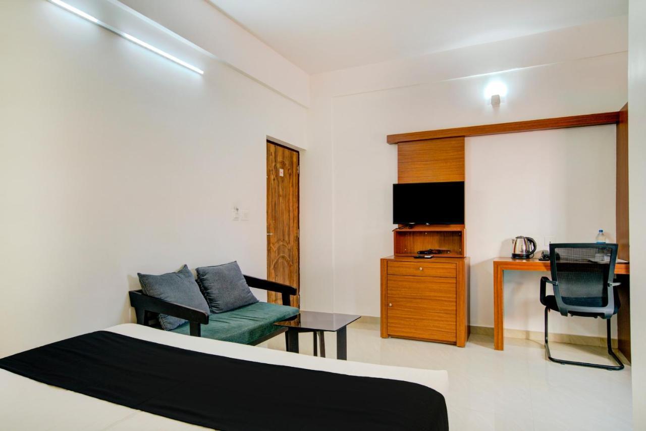 Vaccinated Staff- Capital O 74715 Phoenix Holidays Hotel Kochi Exterior foto