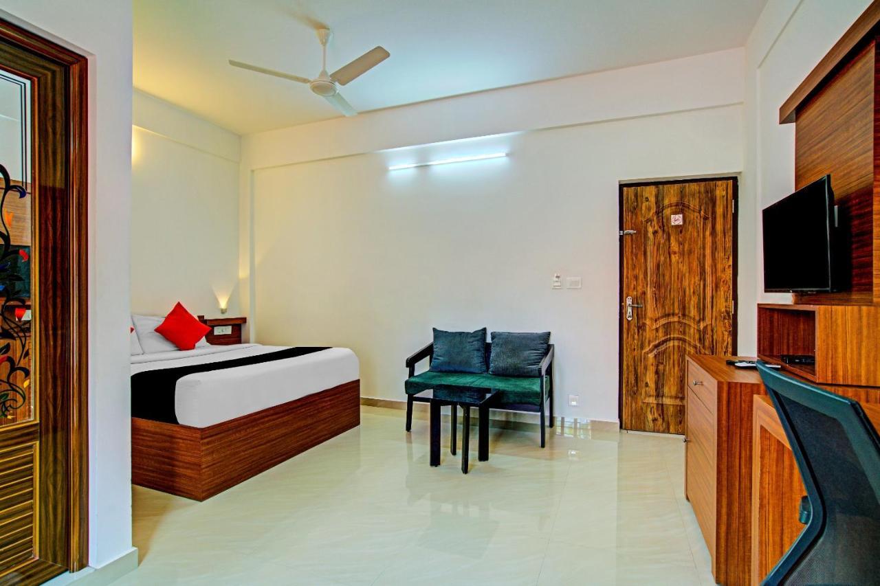 Vaccinated Staff- Capital O 74715 Phoenix Holidays Hotel Kochi Exterior foto