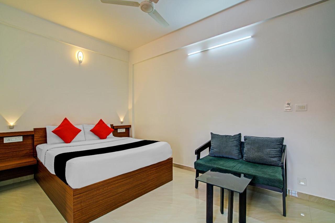 Vaccinated Staff- Capital O 74715 Phoenix Holidays Hotel Kochi Exterior foto